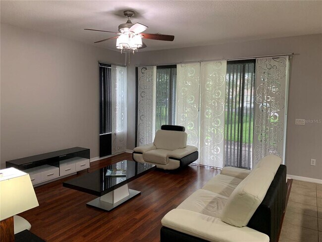 Foto del edificio - 10853 Cory Lake Dr