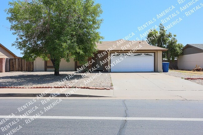 Building Photo - 2335 N Evergreen St