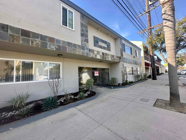 Foto del edificio - 24319 Narbonne Ave