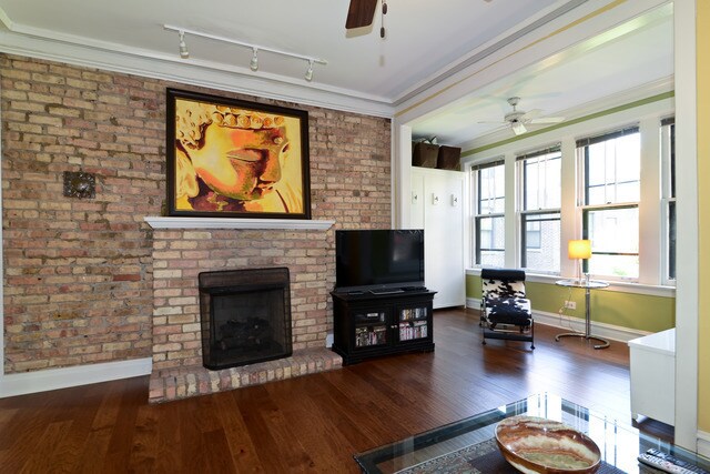 Building Photo - 751 W Brompton Ave