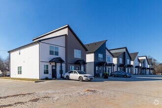 Building Photo - Aviator Crossing