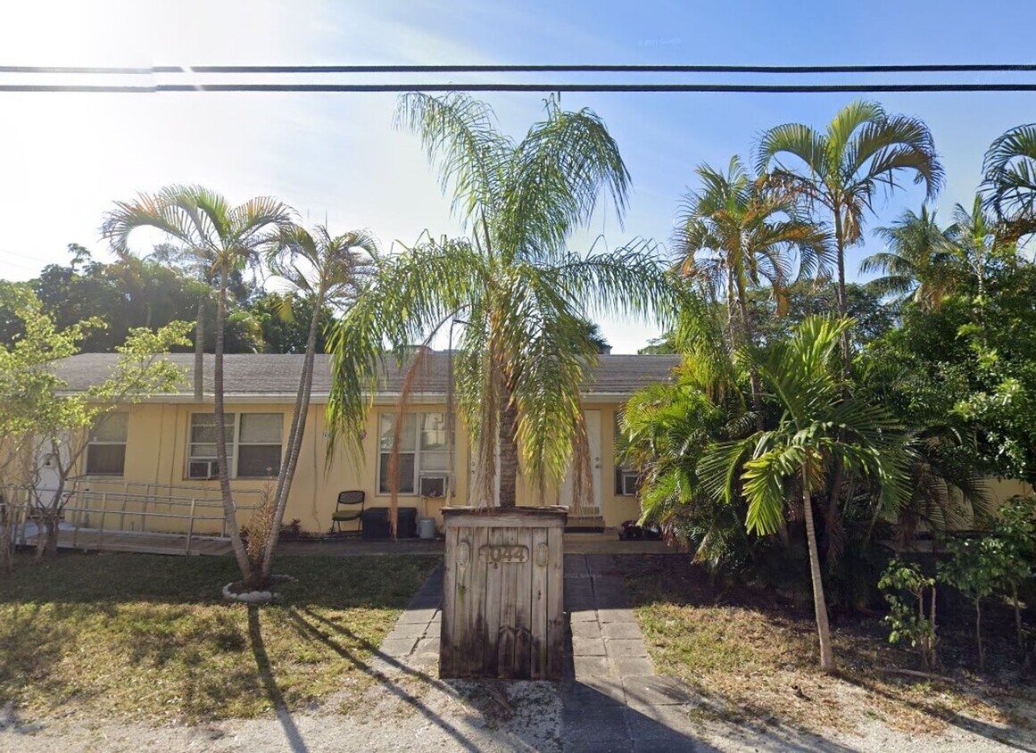 Photo - 1044 NE 16 TERR