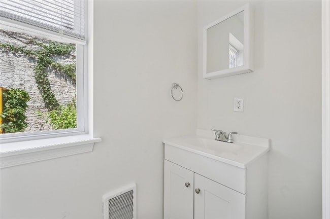 Building Photo - 230 N 61st St