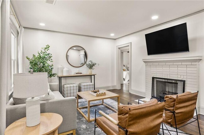 Foto del edificio - 3455 Rainey Ave