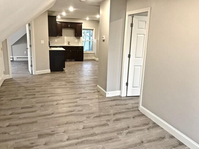 Building Photo - 7 Balcomb St