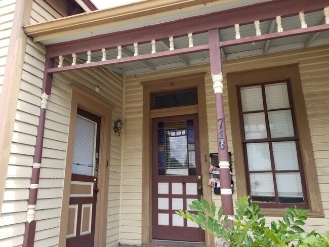 Foto del edificio - 716 N Main St