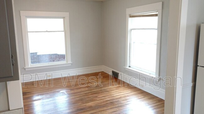 Foto del edificio - 3056 Barrett Ave SW