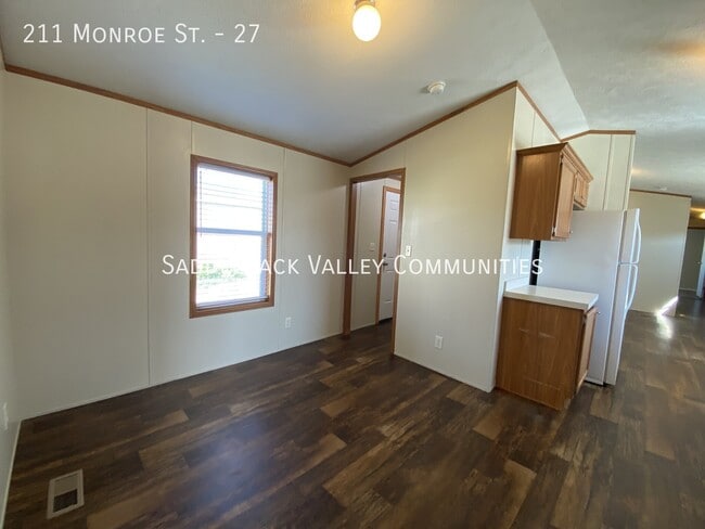 Building Photo - 211 Monroe St