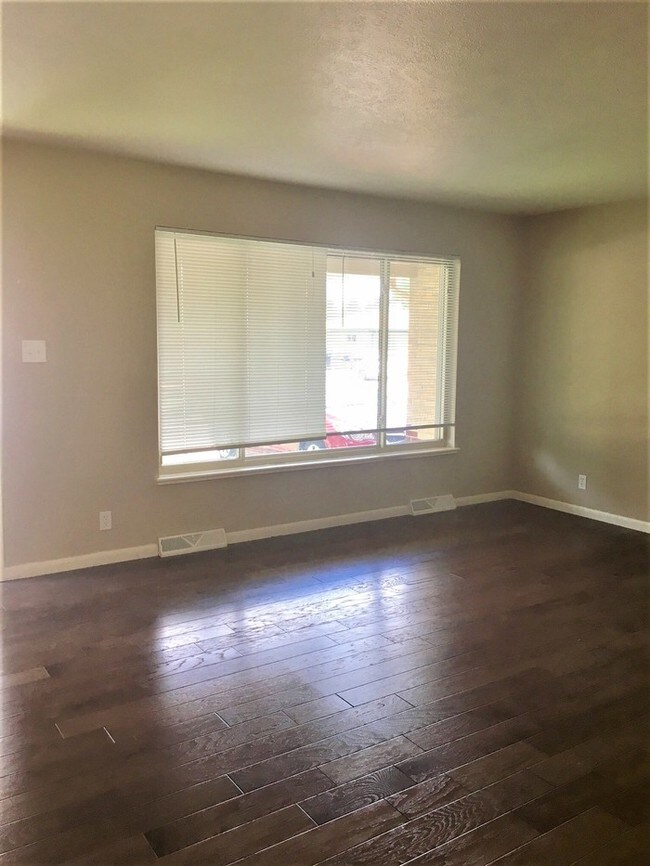 Building Photo - Gorgeous Home in Greenbrier-Cloverdale