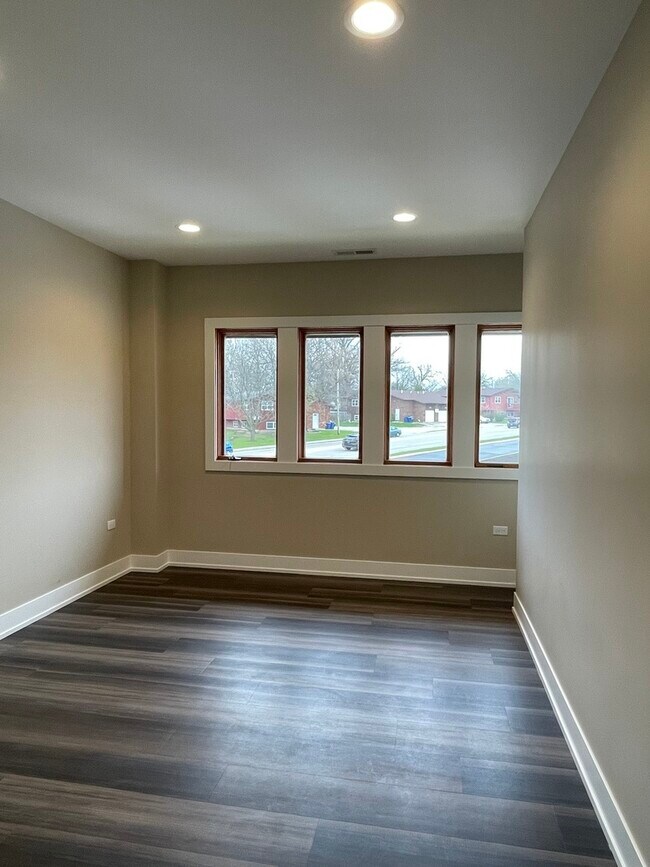 400 E Hillcrest Dr Unit 206, DeKalb, IL 60115 Condo for Rent in