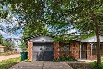Building Photo - 447 Vincent St