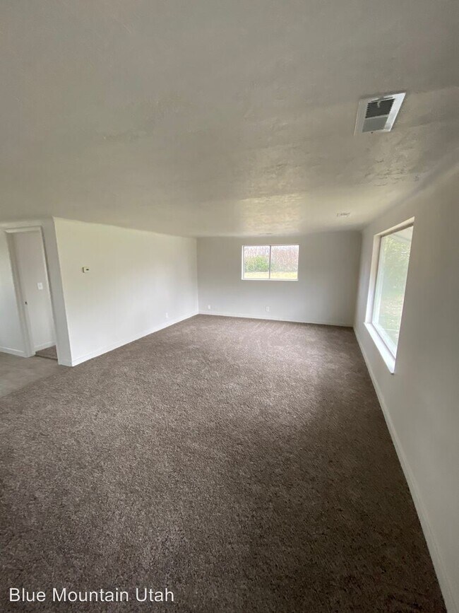 Foto del edificio - 3 br, 1 bath House - 353 E 500 N
