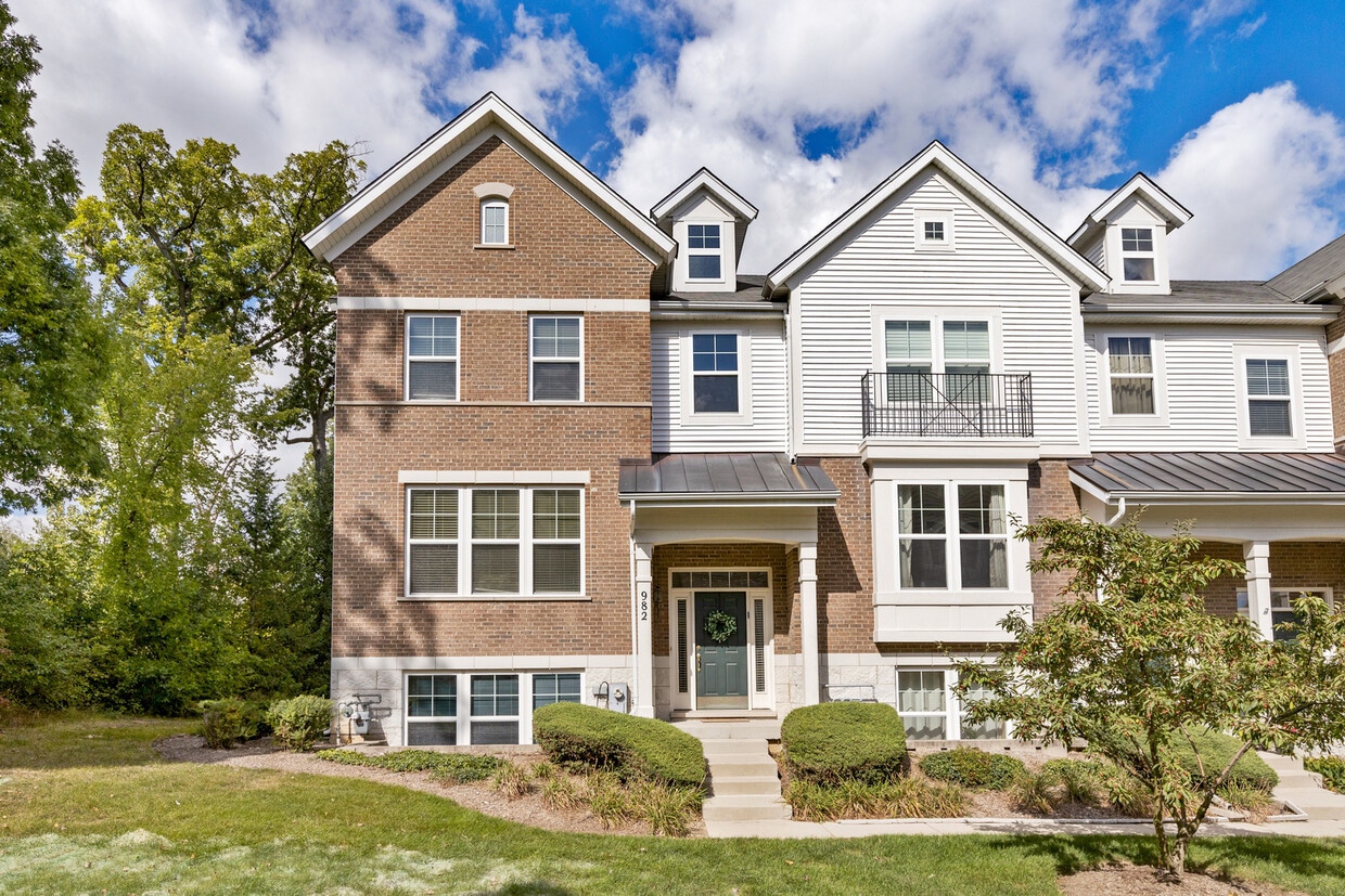 982 Tuscany Dr, Streamwood, IL 60107 Townhome Rentals in Streamwood