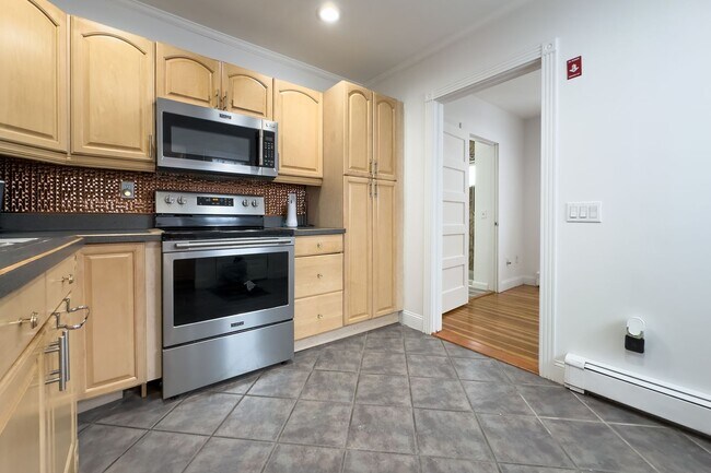 Foto del edificio - Bright & Updated 2-Bed Home in Dalton- $2450