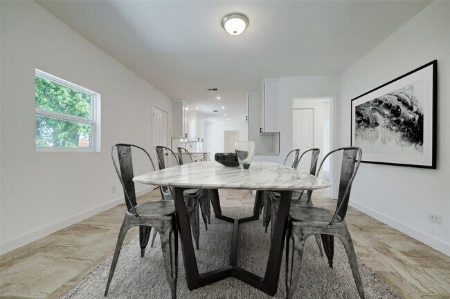 Foto del edificio - 4515 Willowbrook Blvd