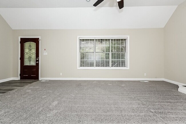 Building Photo - 130 Maple Pl