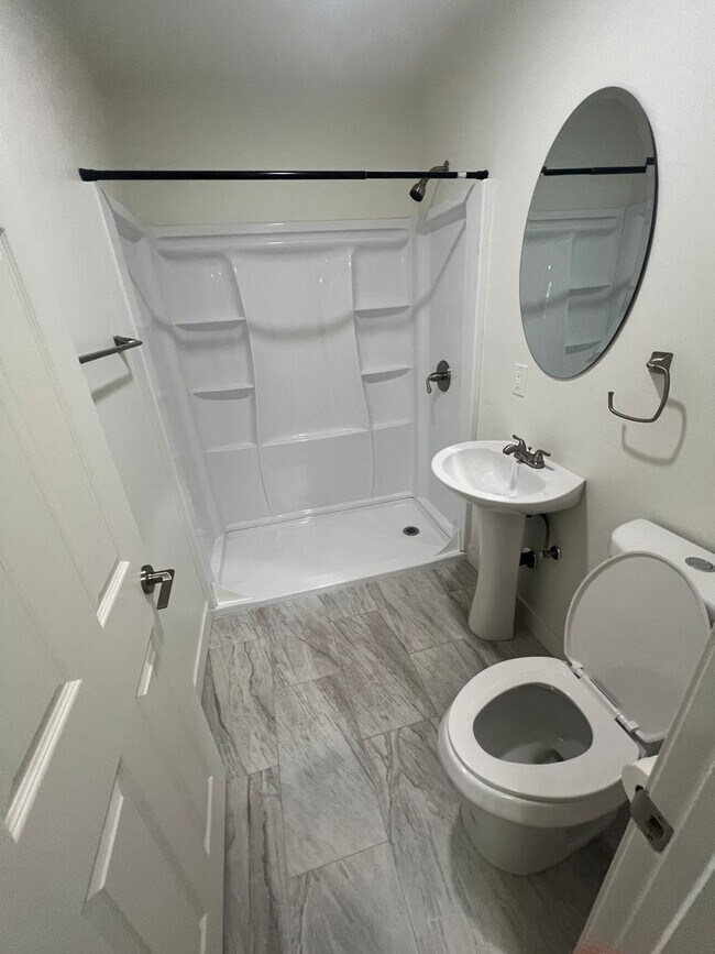 Building Photo - Recently Remodeled-Charming & Cozy Studio Apt.