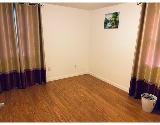 Foto del edificio - 112 Marlboro Rd