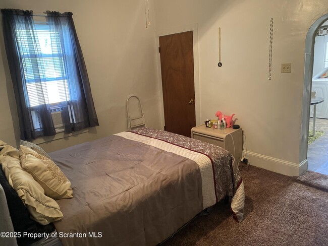 Foto del edificio - 1344 Sanderson Ave