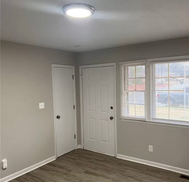 Foto del edificio - 6170 Timberland Dr