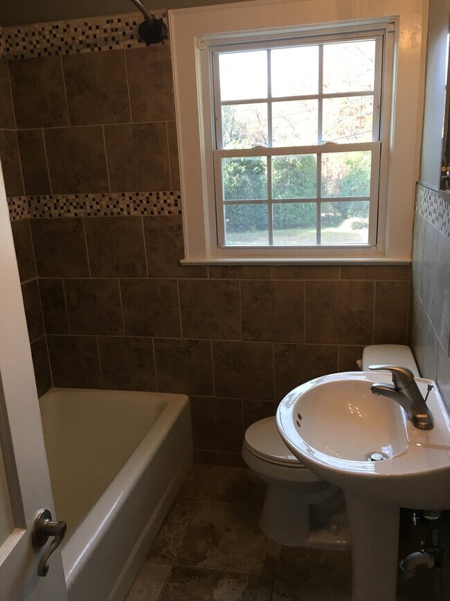 Foto del edificio - Greenville, 3BD/2.BA, 1400+/-SF