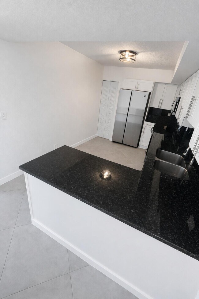 Foto del edificio - 3355 Jaywood Terrace