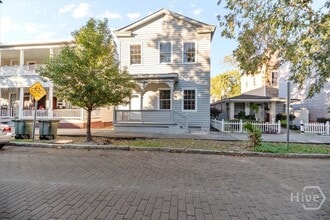 Building Photo - 318 E Waldburg St