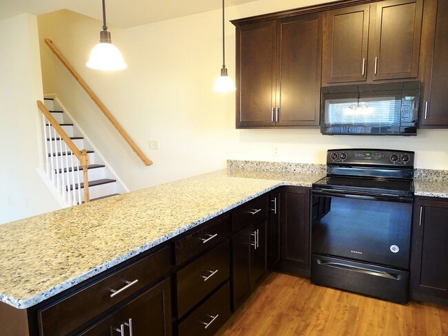 Foto del edificio - 345 Cedar Holw