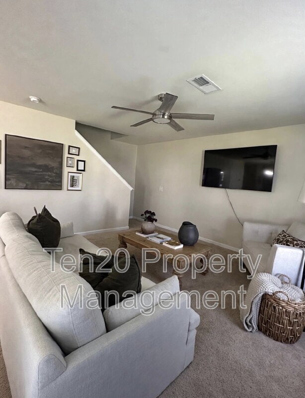 Building Photo - 753 Compass Trl