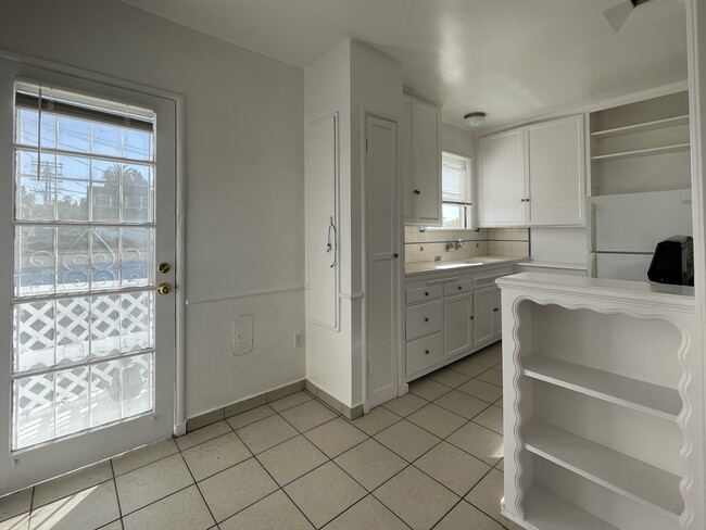 Building Photo - 1960 Vermont N Ave