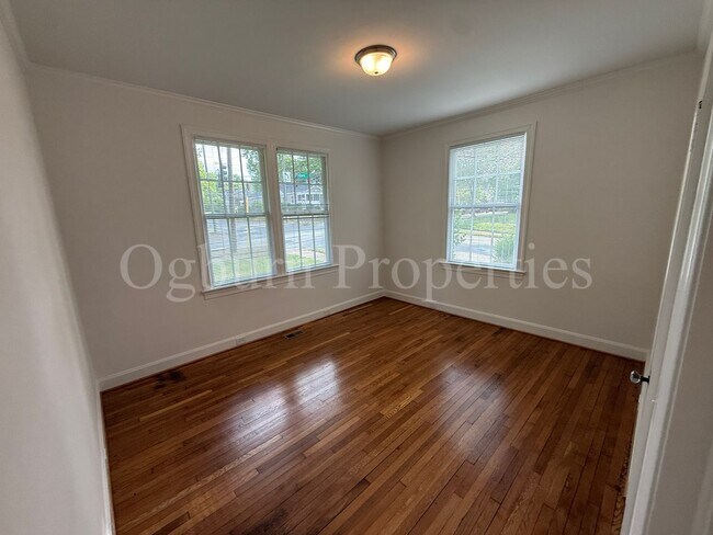 Foto del edificio - 2127 Queen St