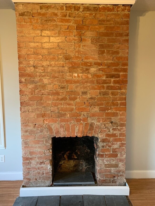 Building Photo - 2372 Harper Ave