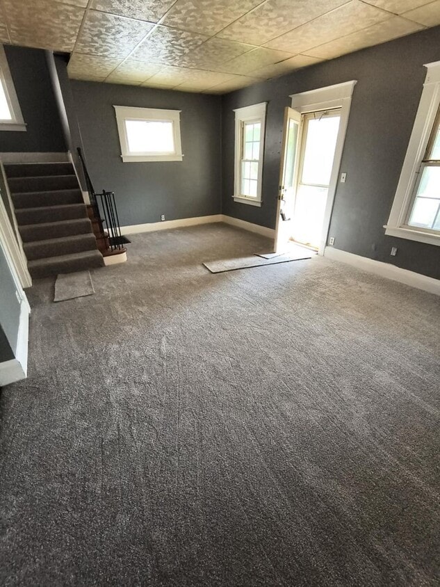 Building Photo - Spacious 3 bedroom Located in East Toledo