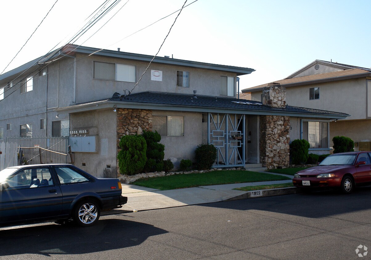 Building Photo - 11922 Manor Dr
