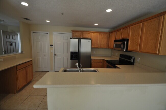 Foto del edificio - ALTAMONTE SPRINGS: 2 Story Townhouse, 3 bed/2.5 Bath, 1 Car Garage