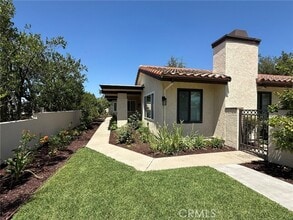 Building Photo - 860 Calle del Sol