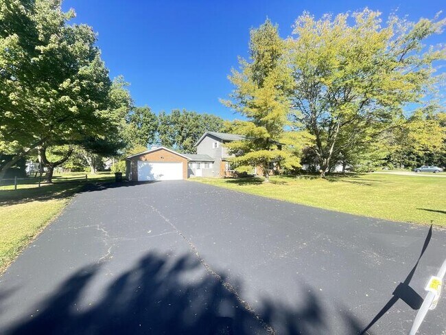 Building Photo - 6998 Doran Dr