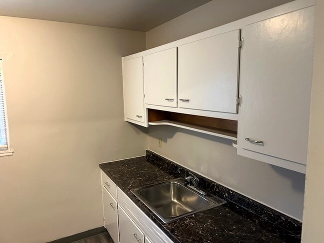 Townhome Kitchen - Hilltop Estates