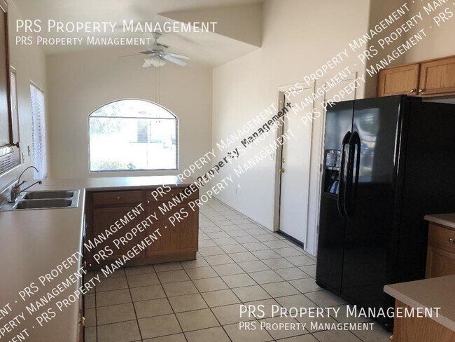 Building Photo - New Listing