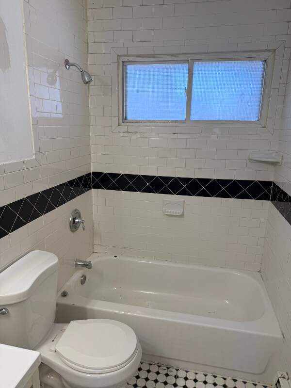 Foto del edificio - 3829 Lake Dr