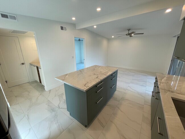 Building Photo - 16819 E Gunsight Dr