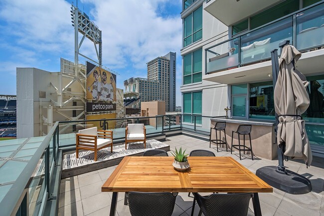 Building Photo - Stunning Legend Condo with Huge Patio Look...