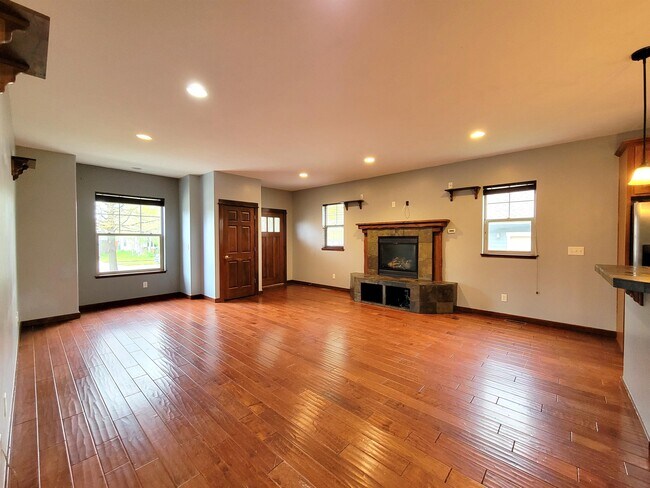 Building Photo - 1624 Gale Ct