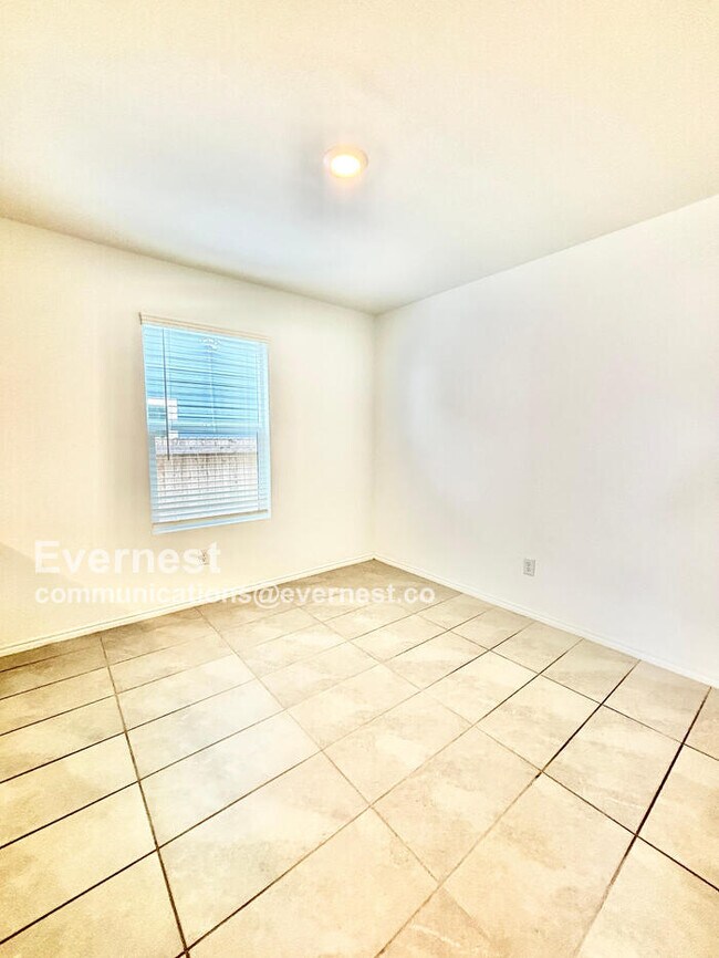 Building Photo - 3209 Peyton Lila Rd