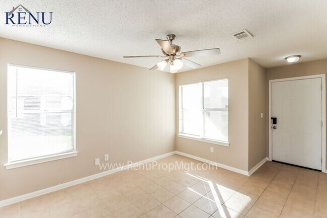 Building Photo - Move-In Ready Home Available Now!