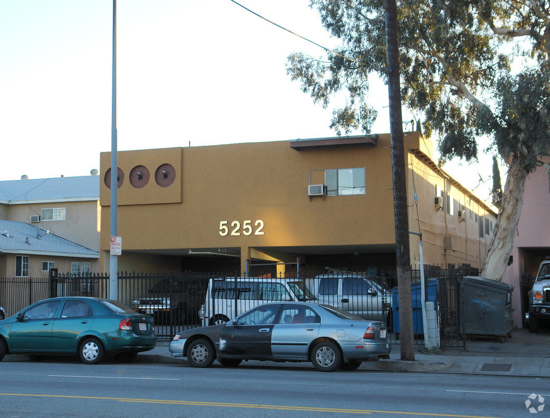 Foto del edificio - 5252 Cahuenga Blvd