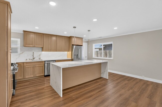 Building Photo - 2833 Sandbrook Ct