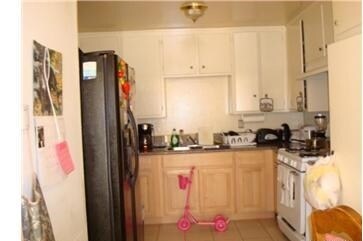 Building Photo - 304 N Begonia Ave