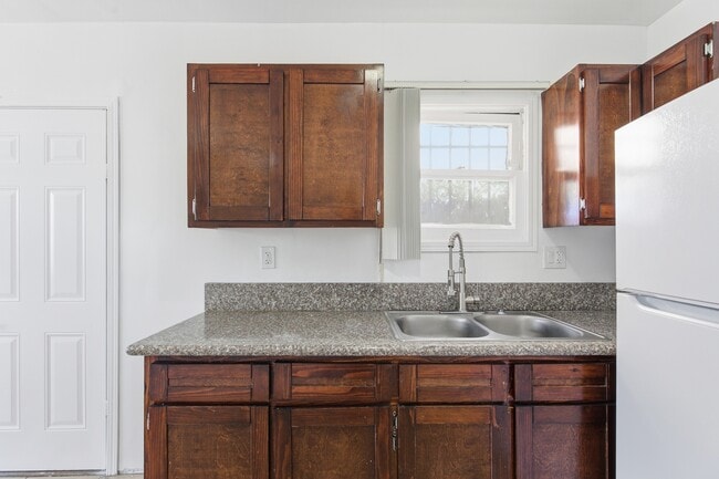 Building Photo - 534 Hyde Park Pl