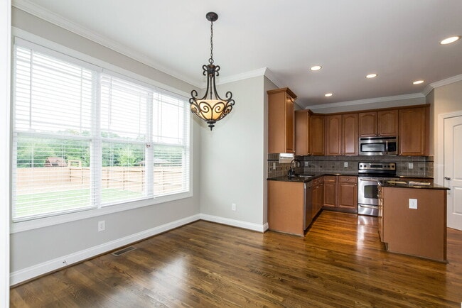 Foto del edificio - 8638 Castle Cliff Dr